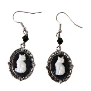 55522 - 3D cat cameo earrings