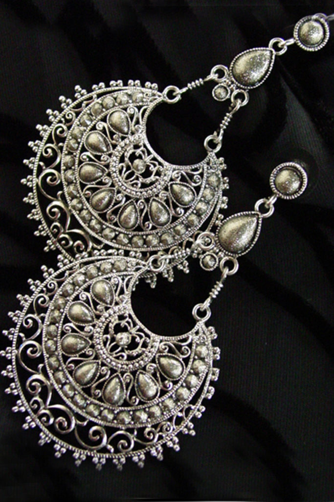 22041 - Drastic Antique Earring - Image 2