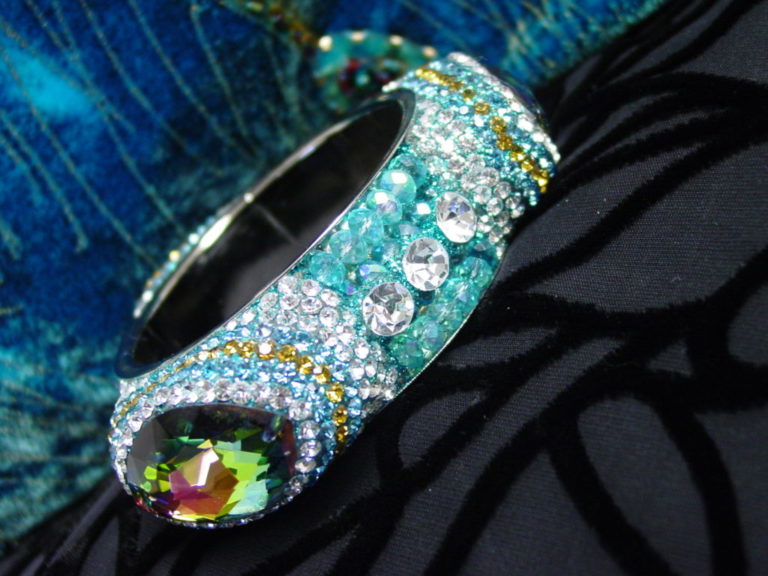 40320 - Rhinestone Bangle with Large Oval - Image 2