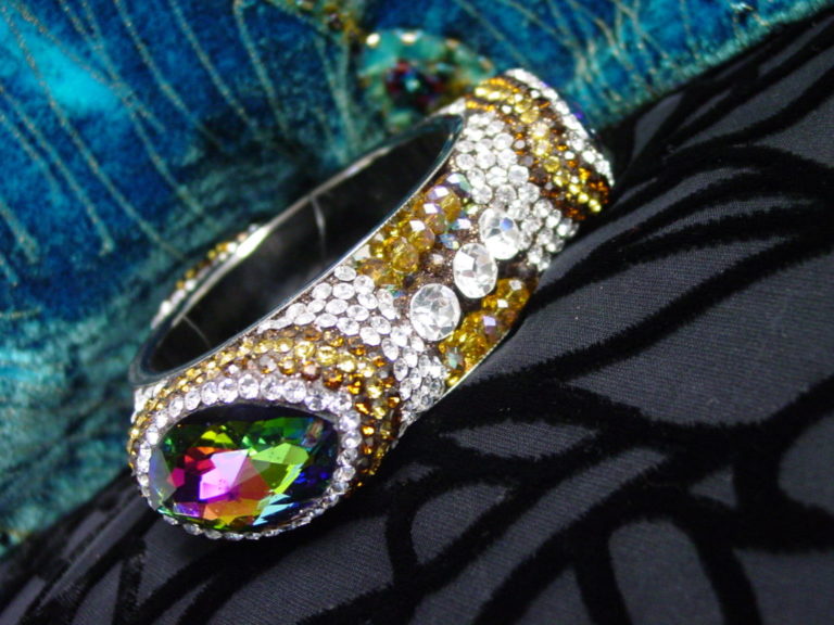 40320 - Rhinestone Bangle with Large Oval - Image 3