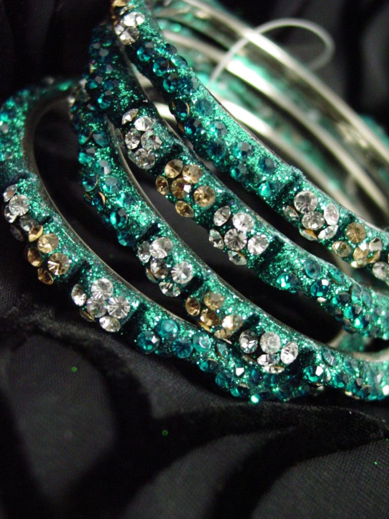 40413 - Cubical Shaped Rhinestone Bangle - Image 2