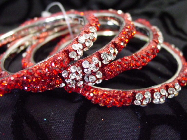 40413 - Cubical Shaped Rhinestone Bangle - Image 12