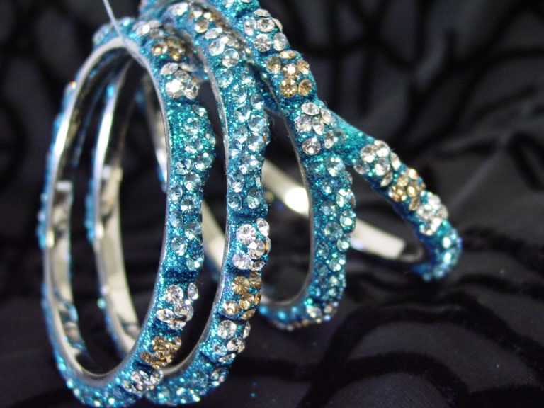 40413 - Cubical Shaped Rhinestone Bangle - Image 13