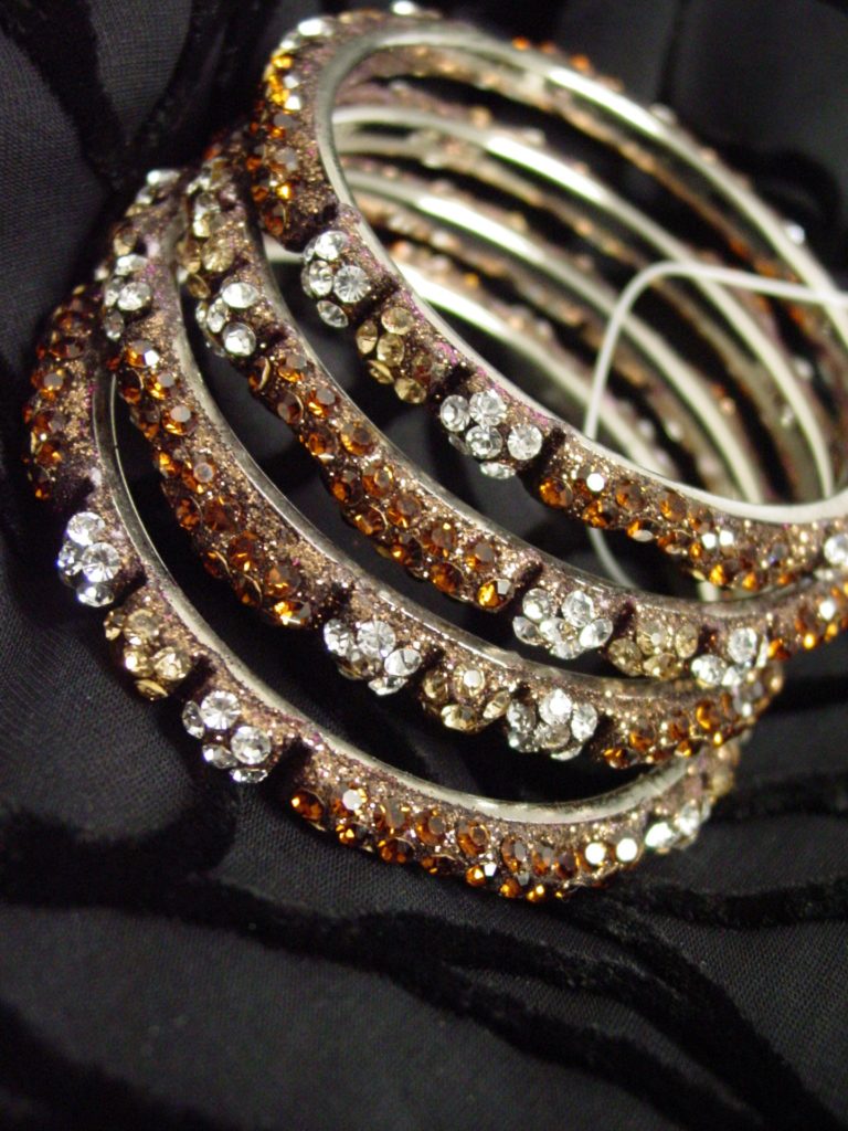 40413 - Cubical Shaped Rhinestone Bangle - Image 4