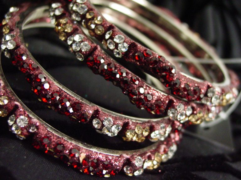 40413 - Cubical Shaped Rhinestone Bangle - Image 5