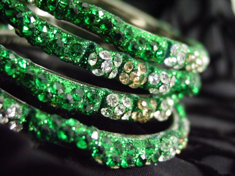 40413 - Cubical Shaped Rhinestone Bangle - Image 8
