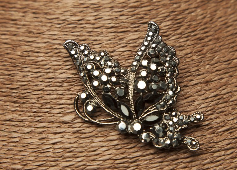 581 - Rhinestone Side Butterfly Brooch - Image 4