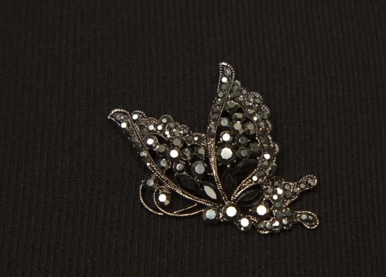 581 - Rhinestone Side Butterfly Brooch - Image 5
