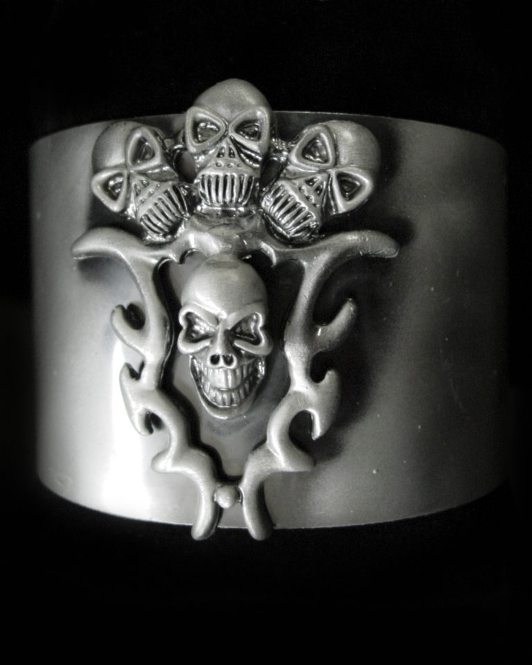 68017 - Cuff - 4 Skulls - Image 4