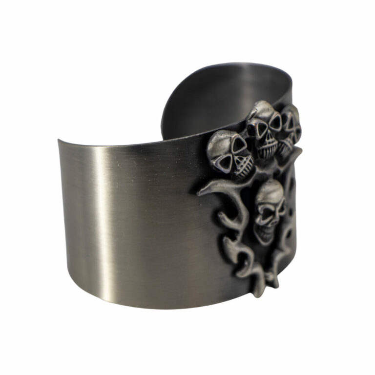 68017 - Cuff - 4 Skulls - Image 3