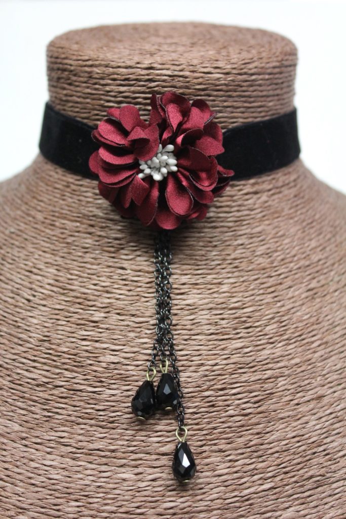 68690 - Velvet Red Rose Choker - Image 2
