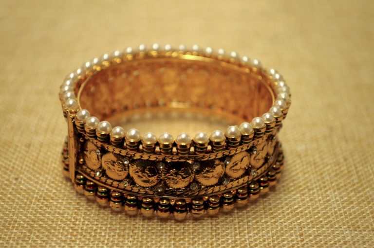68865 - Bangle Pearl with Hinges - Gold - Image 3