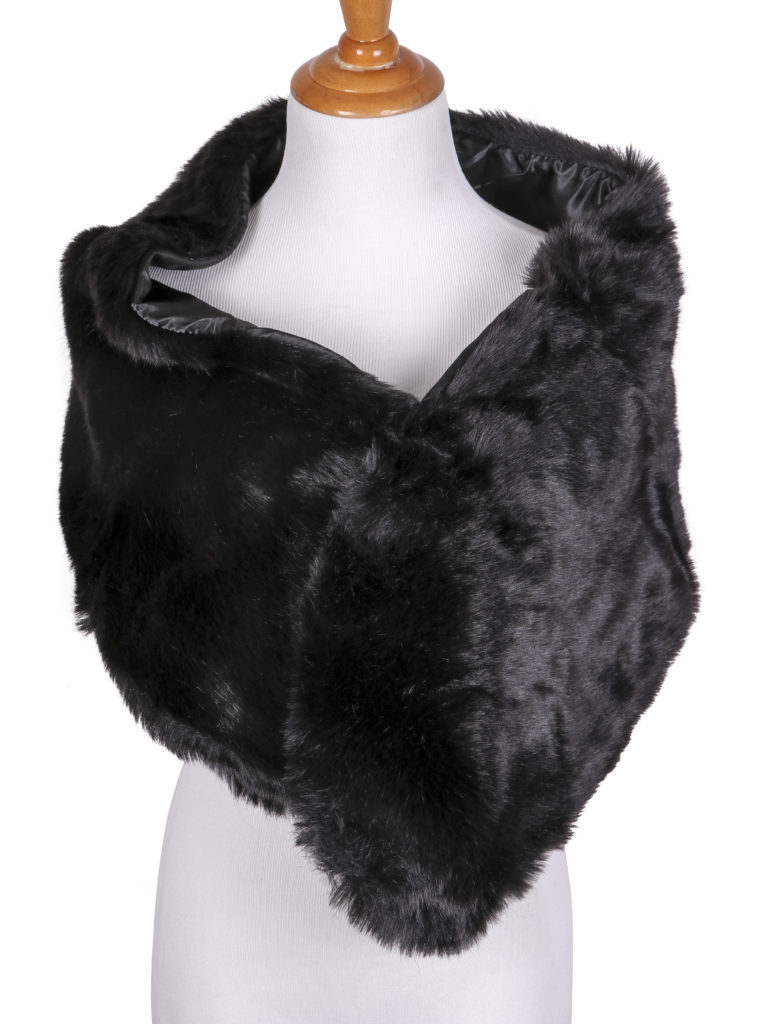 8909 - Flapper faux fur cape - Image 11