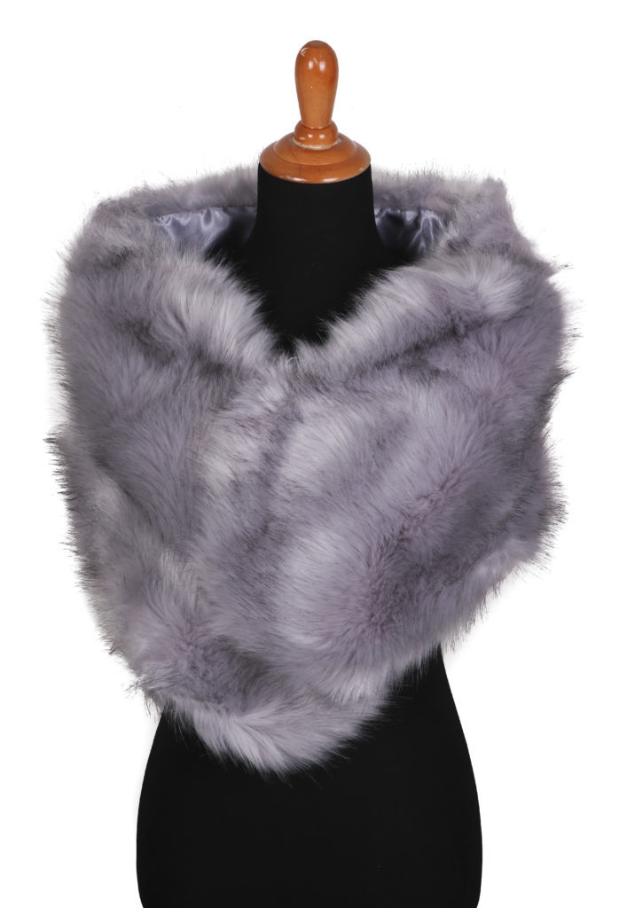8909 - Flapper faux fur cape - Image 13
