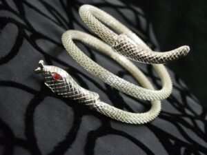 980 - Snake Armband Woven