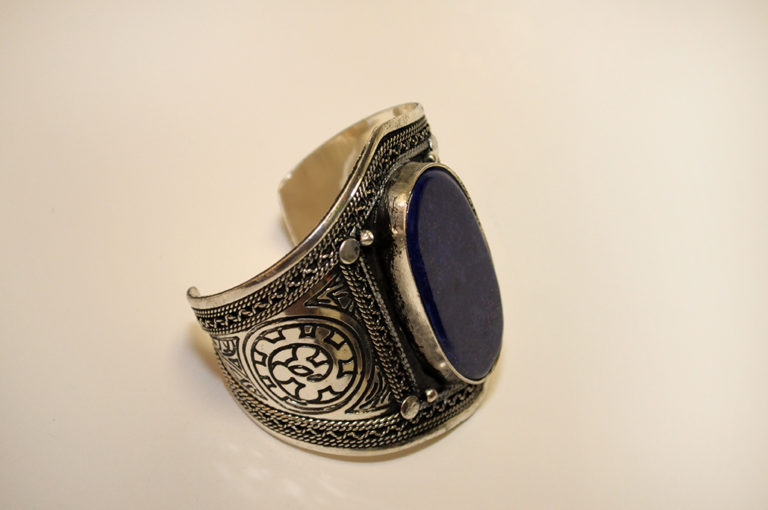 99044 - Tribal Metal Cuff with Stones - Image 3
