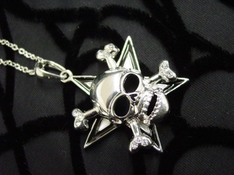LC306 - Star with Skull and Crossbones - Silver - Image 2