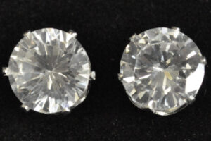 20372 - RD CZ Stud - acrylic boxed (12mm /4 CT)