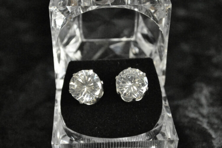 20372 - RD CZ Stud - acrylic boxed (12mm /4 CT) - Image 3