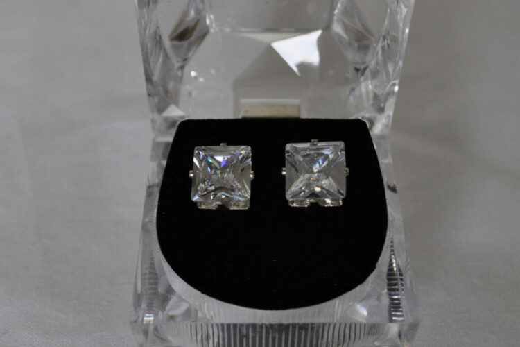 20380 - SQ CZ Stud - acrylic boxed (10mm /3.50 CT) - Image 3