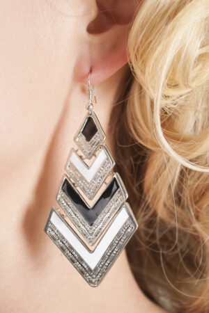 23135 - Trriangle shape drop earring
