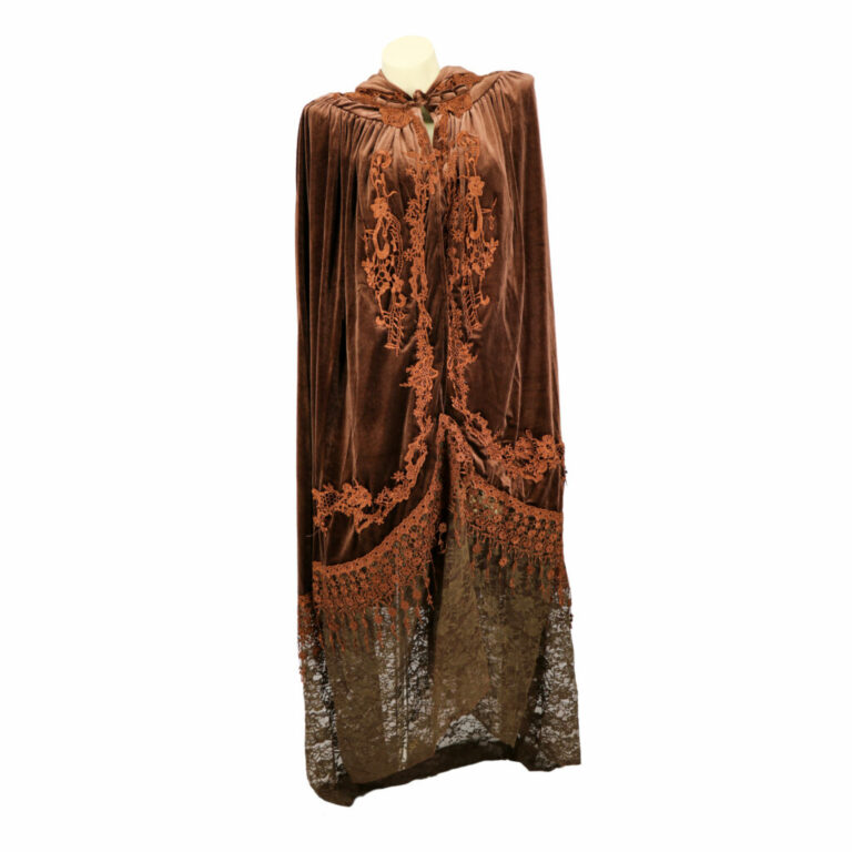8479 - Victorian Cape with Lace - Image 2