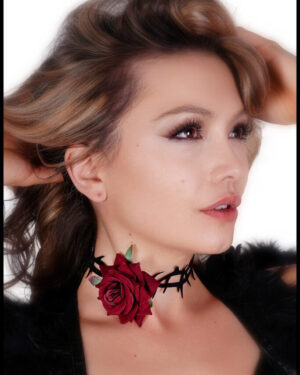68717 - Thorn rose choker