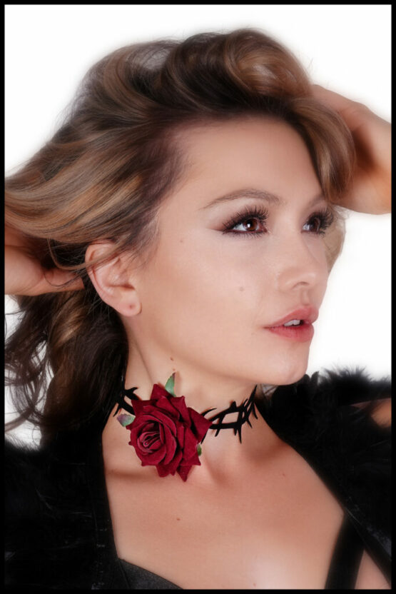 68717 - Thorn rose choker