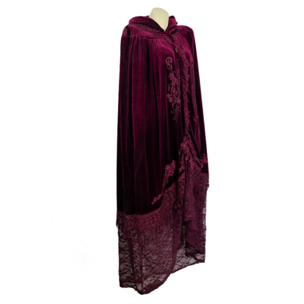 8479 - Victorian Cape with Lace - Image 17