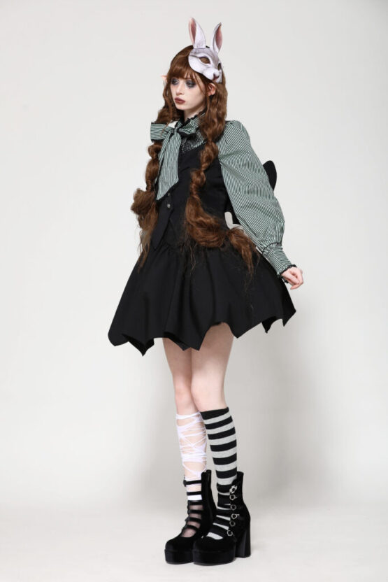 VW022 - Dark batwing vest - Image 3
