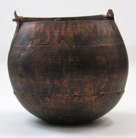 IR13012 - Antique Well Bucket 12" Round/Witch Cauldron - Image 4