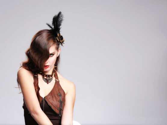AS18 - Bronze Gear and Hummingbird Feather Hairpin - Image 5